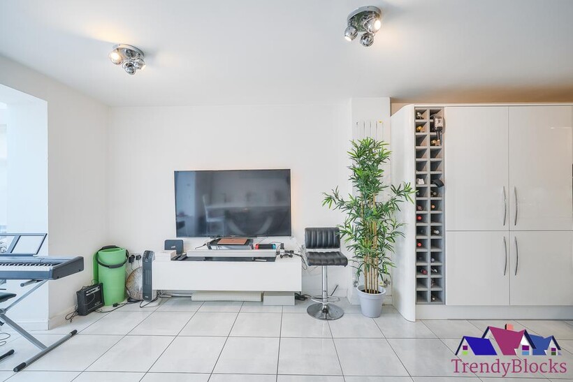 Malt Kiln Place, Dartford DA2 4 bed semi-detached house to rent - £2,400 pcm (£554 pw)