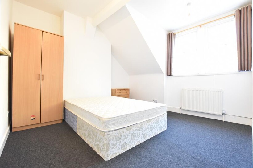 Crescent Road, Luton LU2 1 bed flat to rent - £850 pcm (£196 pw)