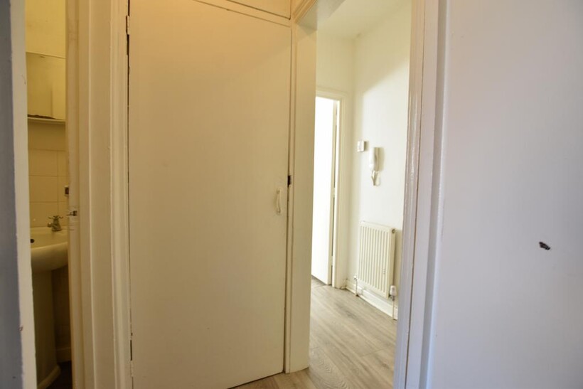 Crescent Road, Luton LU2 1 bed flat to rent - £850 pcm (£196 pw)