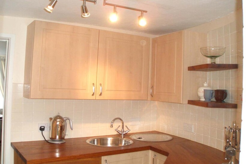 New Street, Holt NR25 2 bed terraced house to rent - £850 pcm (£196 pw)
