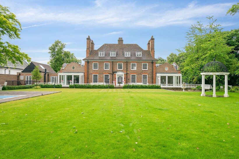 The Bishops Avenue, London, N2 11 bed detached house to rent - £34,996 pcm (£8,076 pw)