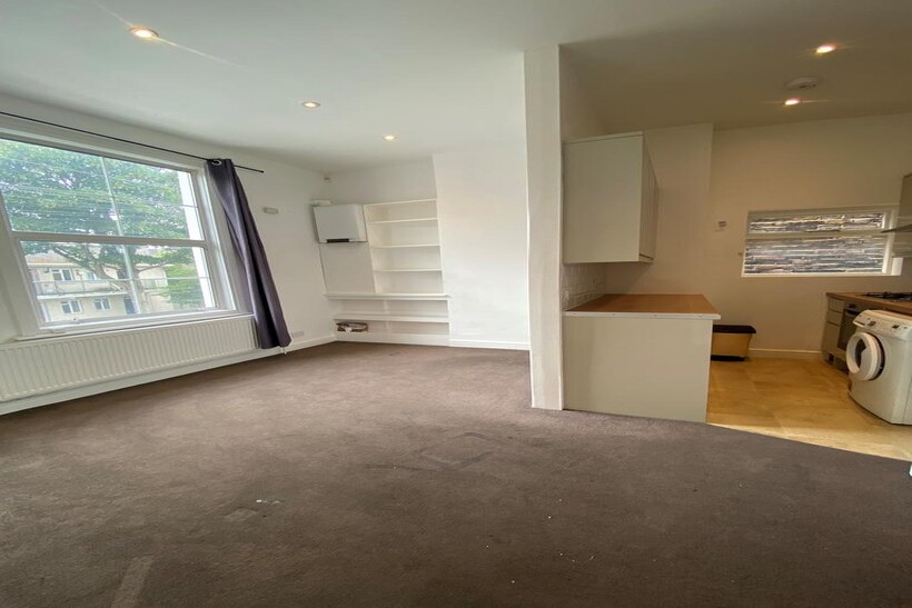 Hayter Road, London SW2 2 bed flat to rent - £1,800 pcm (£415 pw)