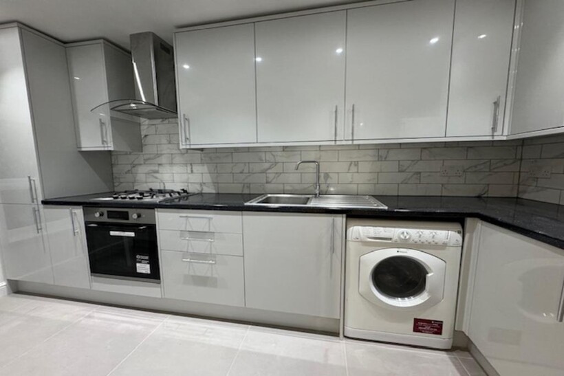 Croydon CR0 1 bed flat to rent - £1,400 pcm (£323 pw)