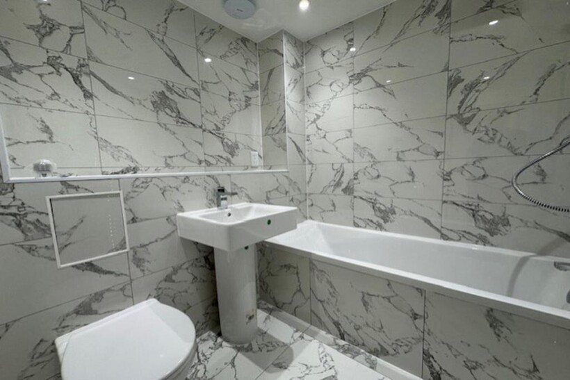 Croydon CR0 1 bed flat to rent - £1,400 pcm (£323 pw)