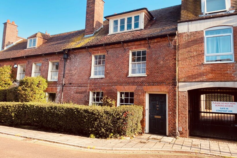 Millhams Street, Christchurch BH23 2 bed house to rent - £1,450 pcm (£335 pw)