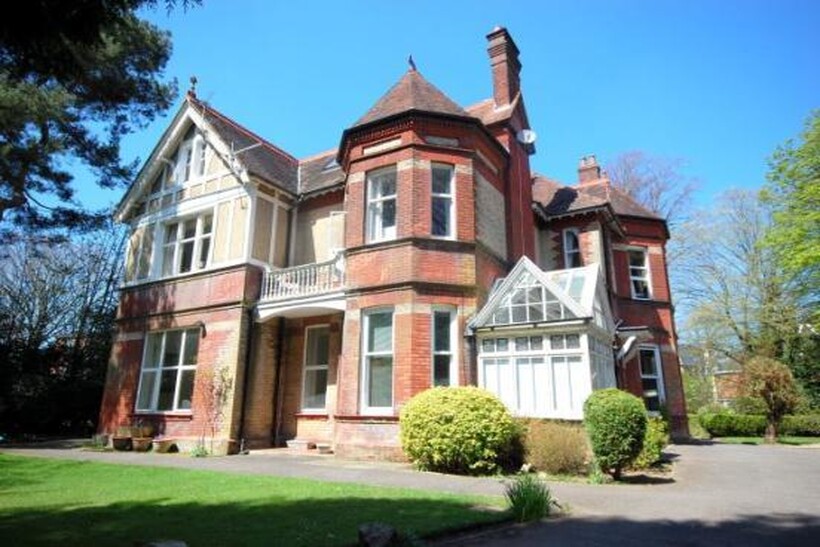 Cavendish Place, Bournemouth BH1 1 bed flat to rent - £900 pcm (£208 pw)