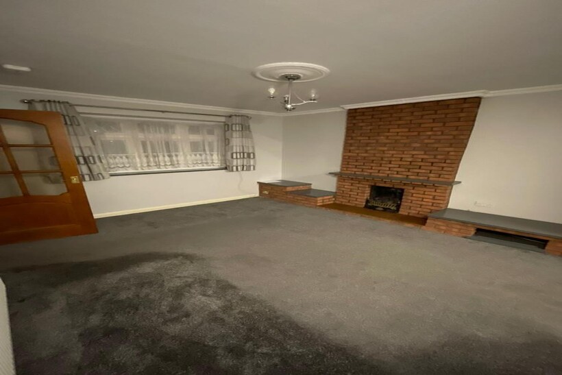 Stanley Road, Harrow HA2 3 bed detached house to rent - £2,499 pcm (£577 pw)