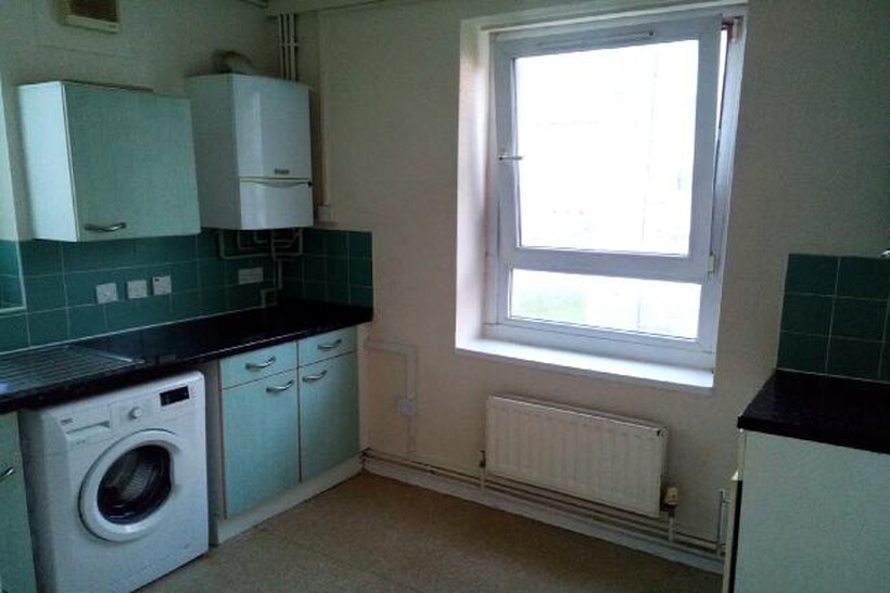 Springfield Grove, London SE7 3 bed flat to rent - £2,500 pcm (£577 pw)