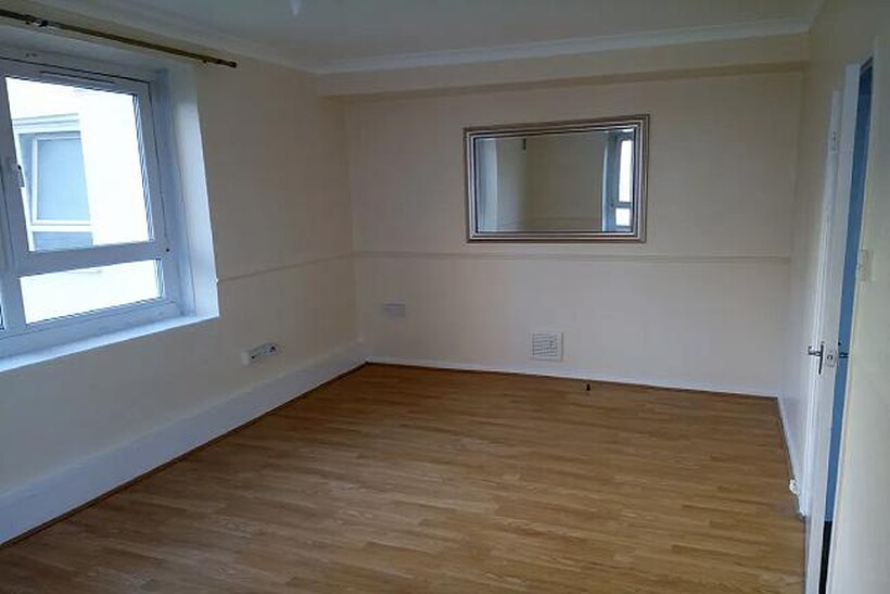 Springfield Grove, London SE7 3 bed flat to rent - £2,500 pcm (£577 pw)