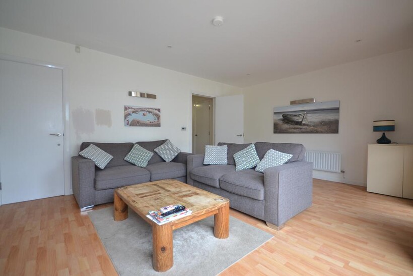 Pitwines Close, Poole BH15 3 bed maisonette to rent - £1,600 pcm (£369 pw)