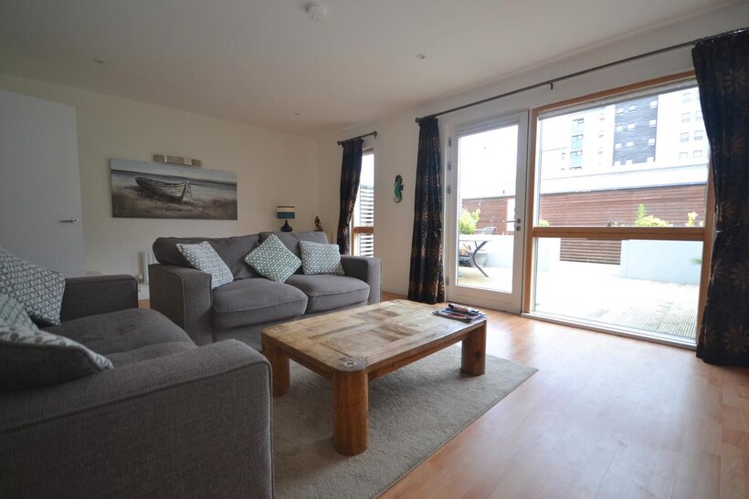 Pitwines Close, Poole BH15 3 bed maisonette to rent - £1,600 pcm (£369 pw)