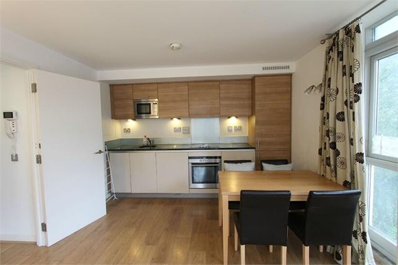Newton Lodge, West Parkside, London... 2 bed apartment to rent - £2,100 pcm (£485 pw)