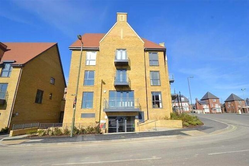 Mill Hill, London NW7 2 bed flat to rent - £2,350 pcm (£542 pw)