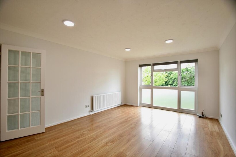 Hendon Lane, London N3 2 bed apartment to rent - £1,850 pcm (£427 pw)