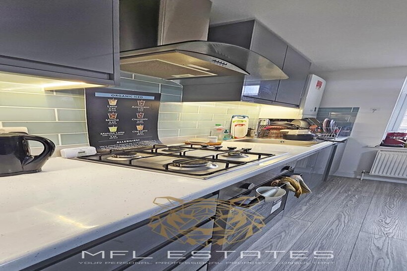 New Cross Road, London SE14 3 bed flat to rent - £2,700 pcm (£623 pw)