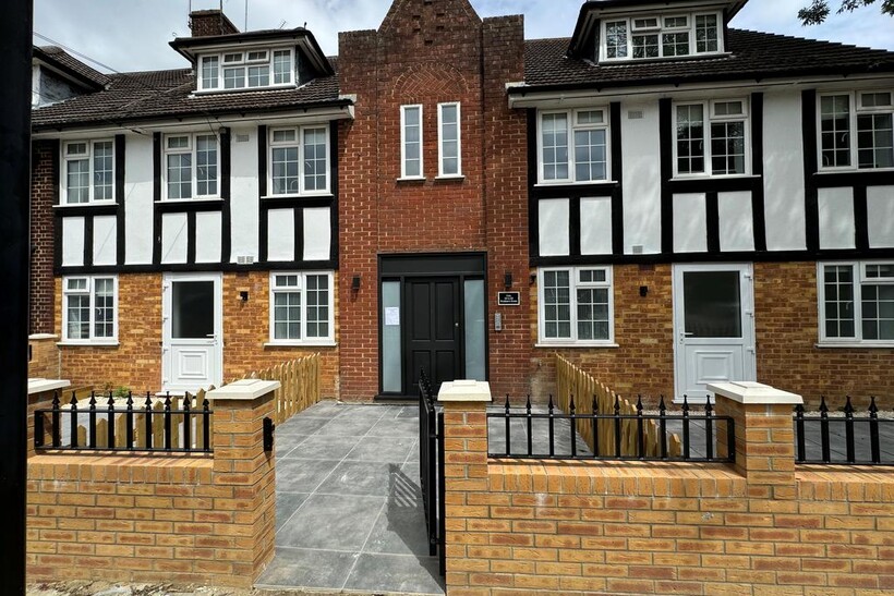 Bradmore Green, Brookmans Park AL9 1 bed flat to rent - £1,695 pcm (£391 pw)