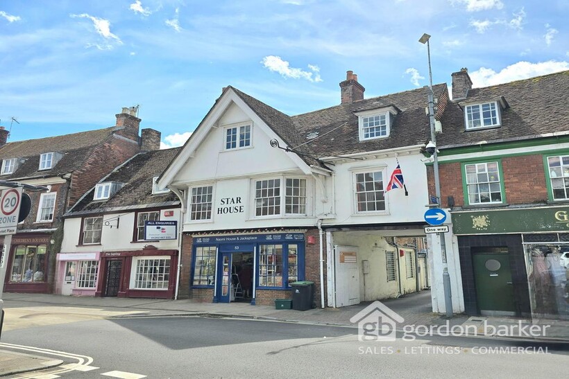 East Street, Blandford Forum DT11 1 bed flat to rent - £850 pcm (£196 pw)