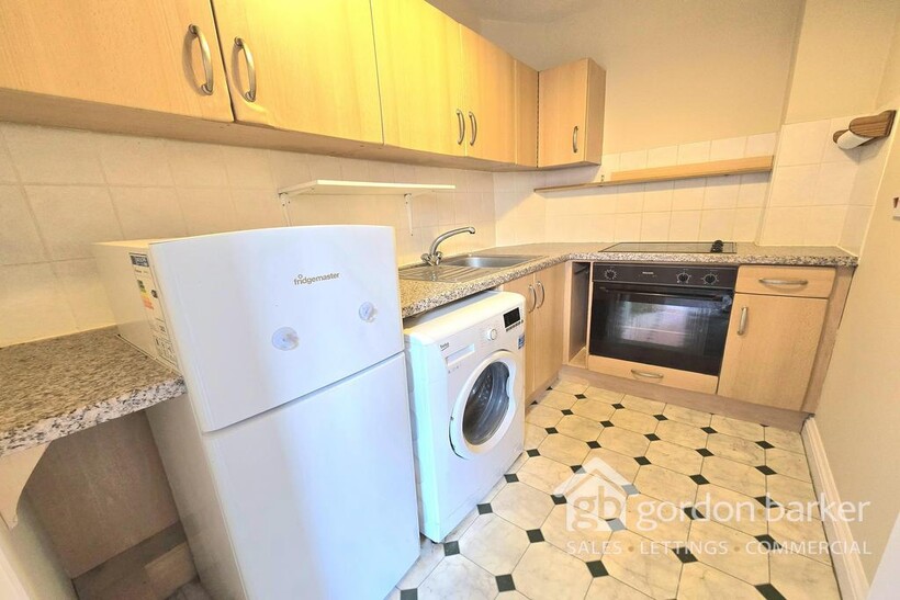 East Street, Blandford Forum DT11 1 bed flat to rent - £850 pcm (£196 pw)