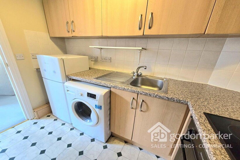 East Street, Blandford Forum DT11 1 bed flat to rent - £850 pcm (£196 pw)