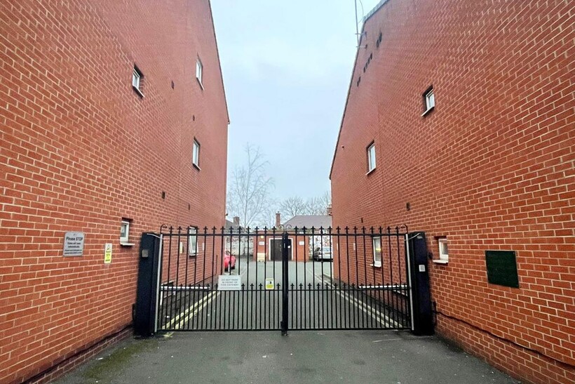 Jefferson Place, Grafton Road, West... 1 bed apartment to rent - £750 pcm (£173 pw)