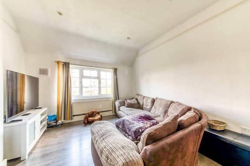 Gibbs Close, London, SE19 3 bed maisonette to rent - £2,400 pcm (£554 pw)