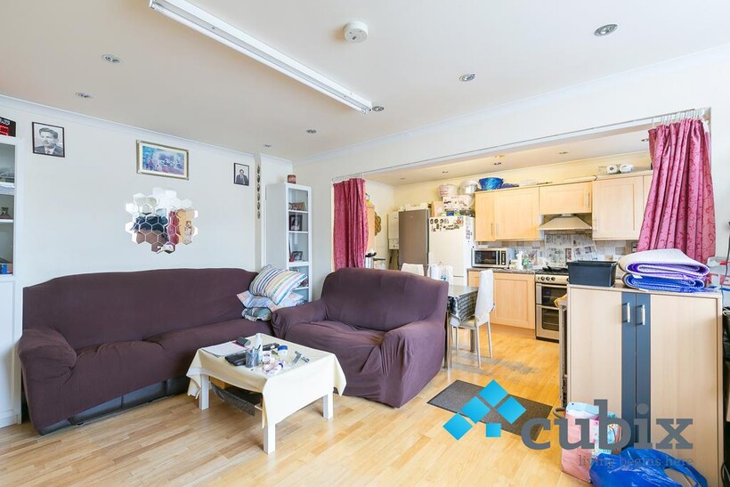 Vyne Way, Cheam SM3 2 bed terraced house to rent - £1,746 pcm (£403 pw)