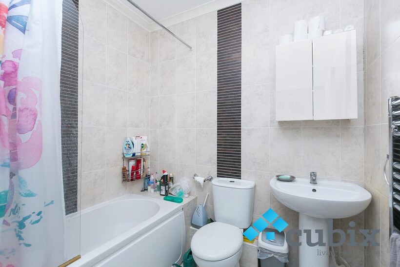 Vyne Way, Cheam SM3 2 bed terraced house to rent - £1,746 pcm (£403 pw)