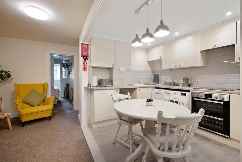 Oxford Road, Windsor 2 bed apartment to rent - £2,500 pcm (£577 pw)