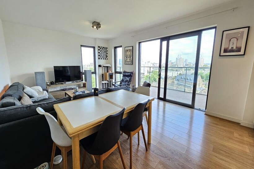 Cotall Street, London E14 3 bed flat to rent - £3,302 pcm (£762 pw)