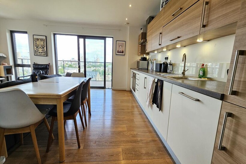 Cotall Street, London E14 3 bed flat to rent - £3,302 pcm (£762 pw)