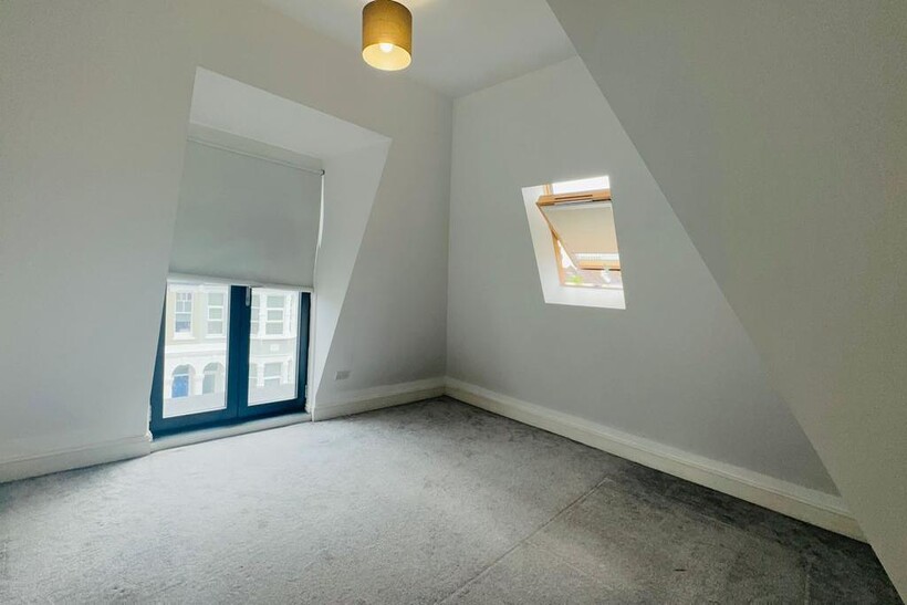 Willoughby Road, London N8 3 bed flat to rent - £2,700 pcm (£623 pw)