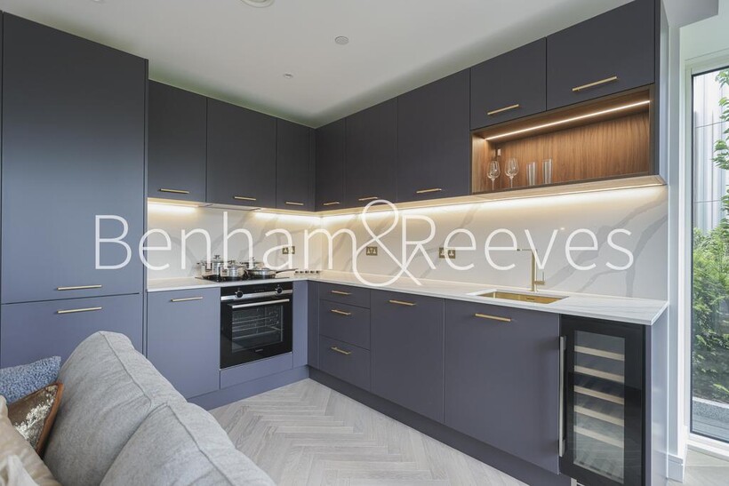 Brigadier Walk, Woolwich SE18 1 bed apartment to rent - £2,200 pcm (£508 pw)