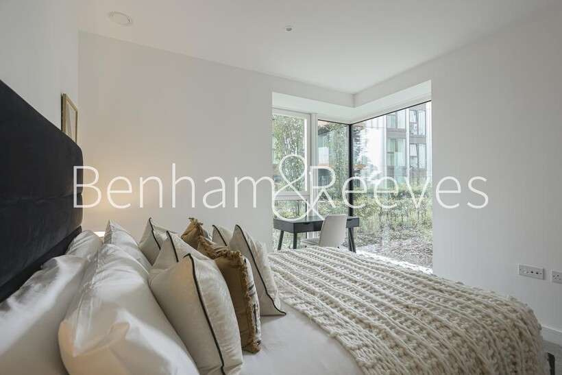 Brigadier Walk, Woolwich SE18 1 bed apartment to rent - £2,200 pcm (£508 pw)
