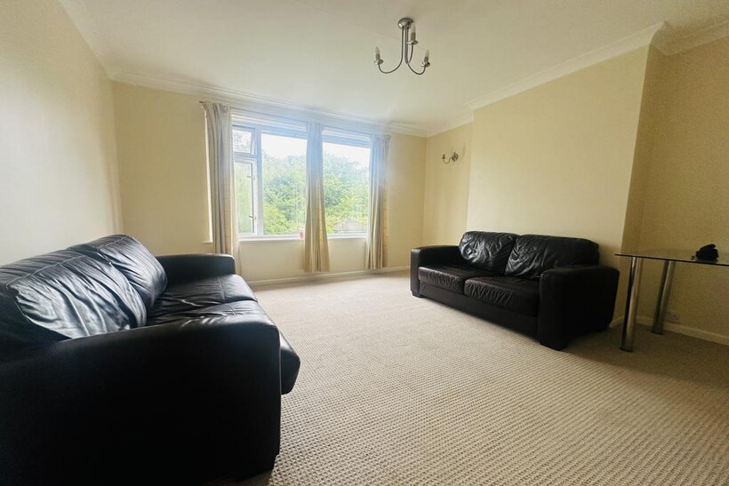  Oldbury, B68 2 bed maisonette to rent - £875 pcm (£202 pw)