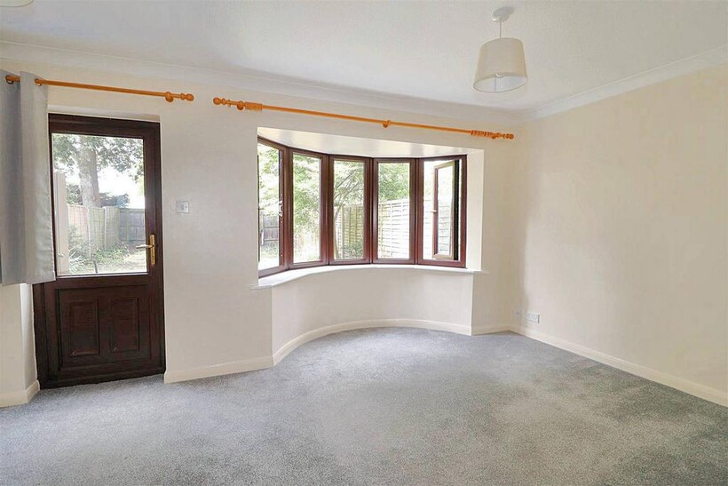 Mistys Field, Walton-on-Thames KT12 3 bed semi-detached house to rent - £1,950 pcm (£450 pw)