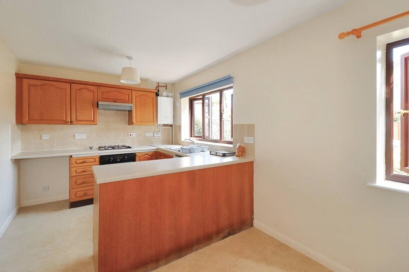 Mistys Field, Walton-on-Thames KT12 3 bed semi-detached house to rent - £1,950 pcm (£450 pw)