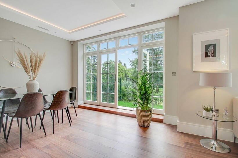 Bute Mews, Hampstead Garden Suburb... 3 bed mews to rent - £4,500 pcm (£1,038 pw)