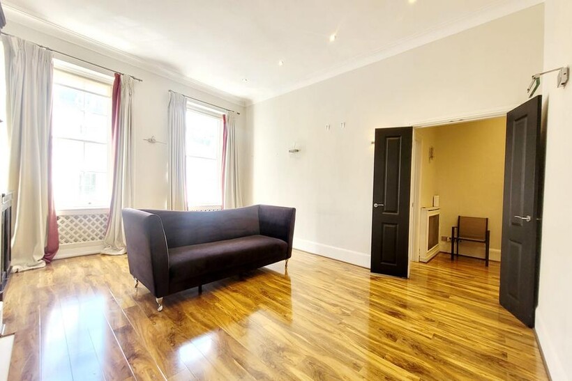 West Halkin Street, London SW1X 1 bed flat to rent - £3,033 pcm (£700 pw)