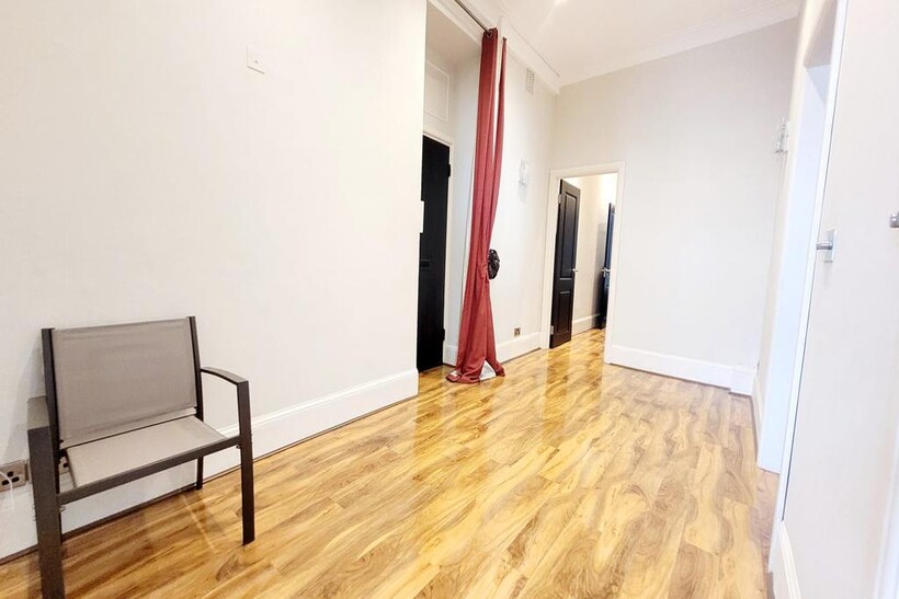 West Halkin Street, London SW1X 1 bed flat to rent - £3,033 pcm (£700 pw)