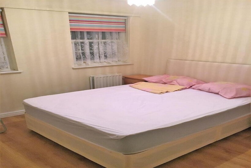 Room, Gawton Crescent, Coulsdon CR5 1PN 1 bed in a house share to rent - £650 pcm (£150 pw)