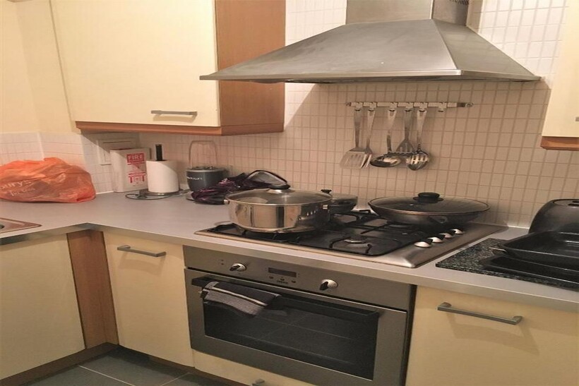 Room, Gawton Crescent, Coulsdon CR5 1PN 1 bed in a house share to rent - £650 pcm (£150 pw)
