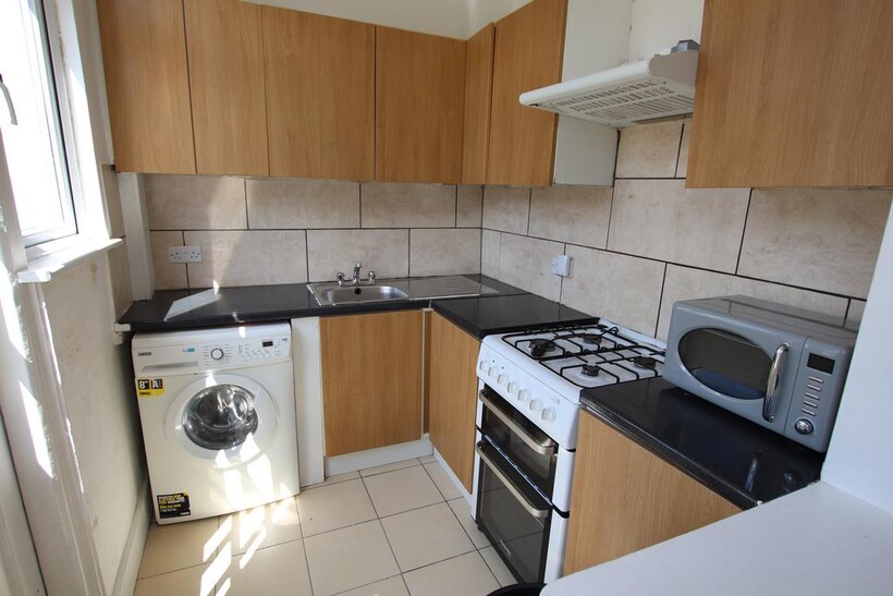 St. Fillans Road, London SE6 1 bed terraced house to rent - £850 pcm (£196 pw)