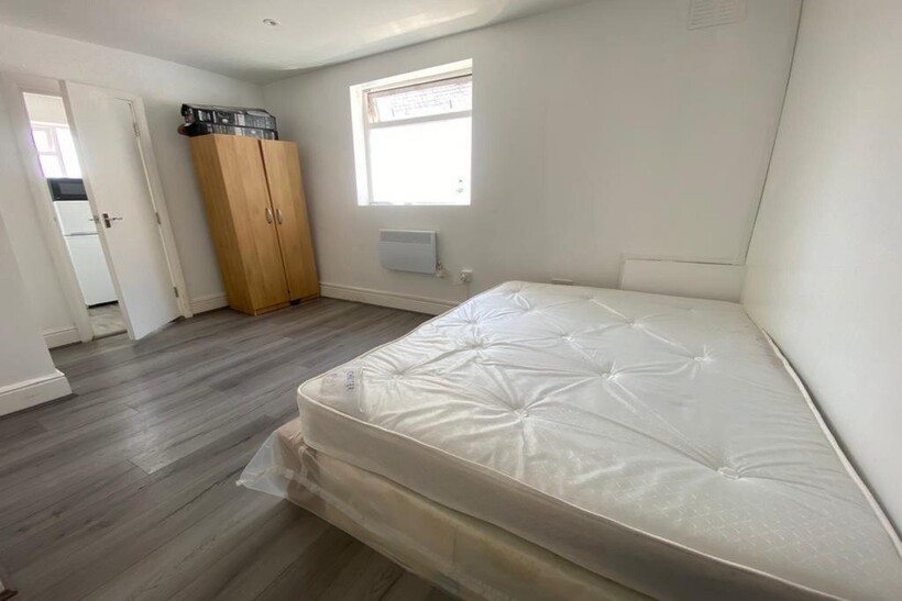 Croydon CR0 1 bed flat to rent - £1,350 pcm (£312 pw)