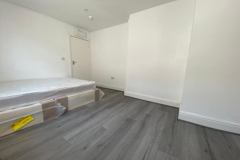 Croydon CR0 1 bed flat to rent - £1,350 pcm (£312 pw)