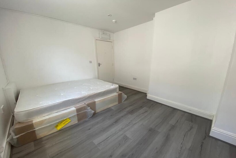 Croydon CR0 1 bed flat to rent - £1,350 pcm (£312 pw)