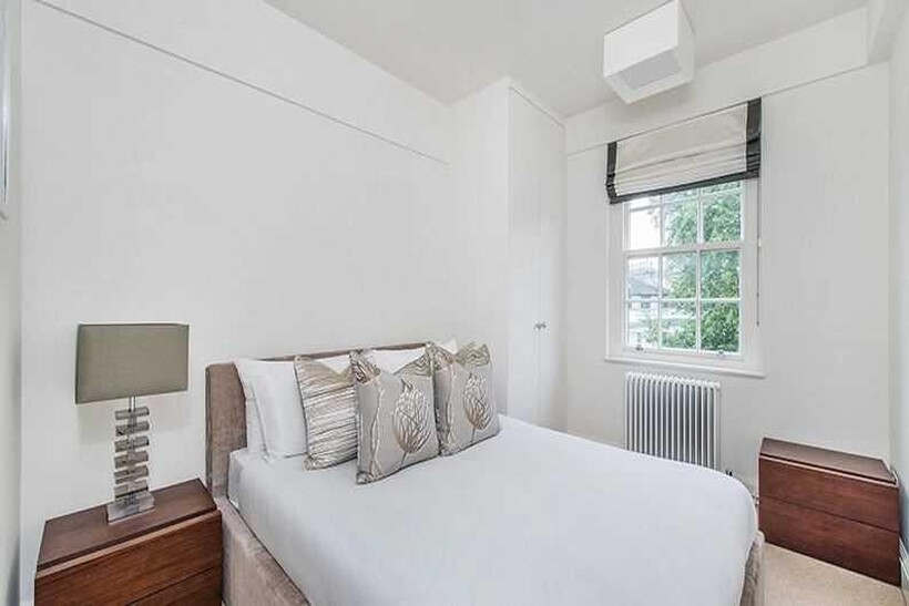 London SW3 2 bed apartment to rent - £3,965 pcm (£915 pw)