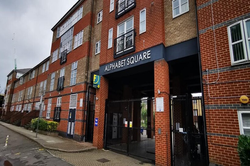 Alphabet Square, London E3 6 bed townhouse to rent - £5,200 pcm (£1,200 pw)