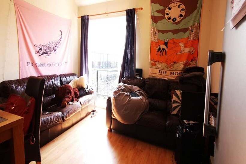 Alphabet Square, London E3 6 bed townhouse to rent - £5,200 pcm (£1,200 pw)