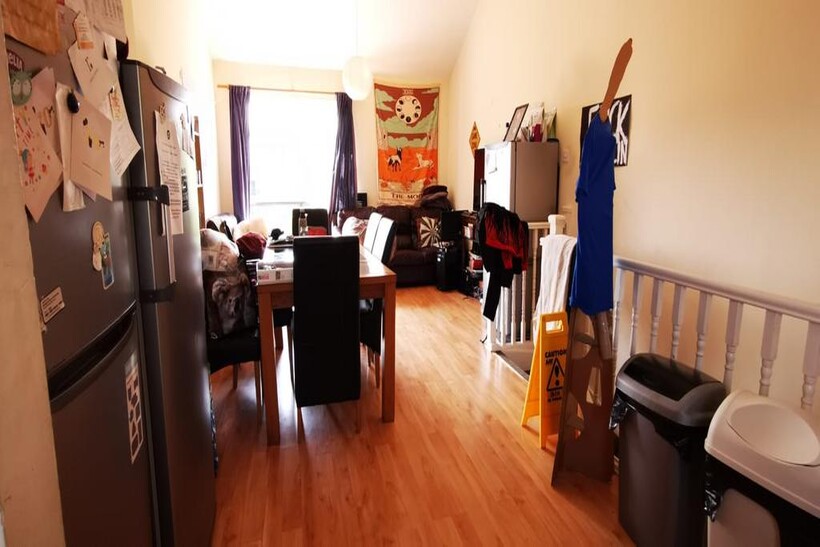 Alphabet Square, London E3 6 bed townhouse to rent - £5,200 pcm (£1,200 pw)