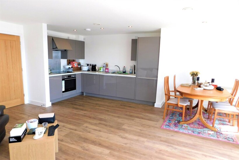 Ballantyne Drive, Colchester CO2 2 bed flat to rent - £1,300 pcm (£300 pw)